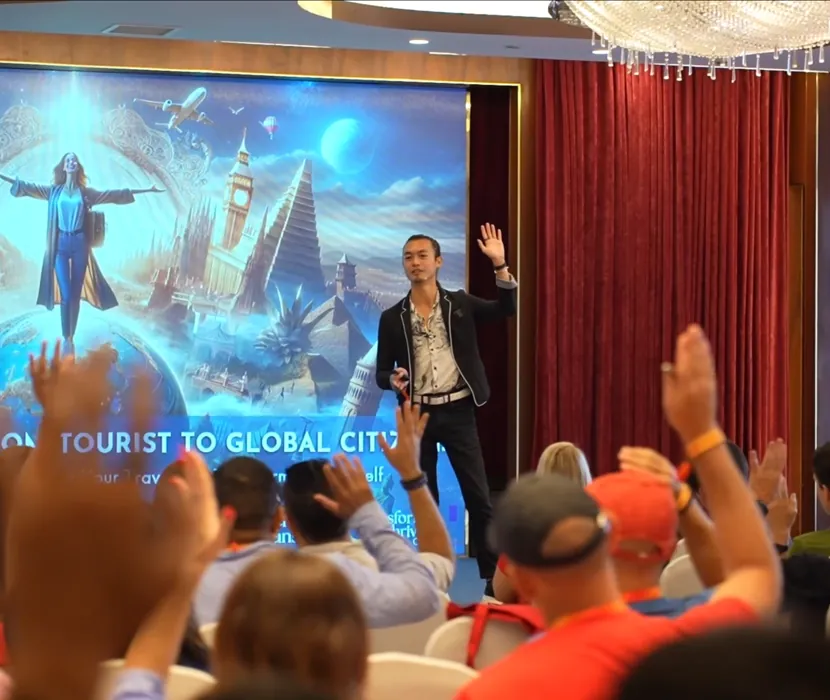 Freeman Fung delivering a keynote at Vietnam Nomad Fest 2025